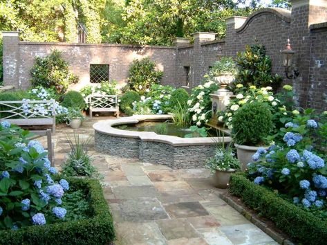 16 Insanely Beautiful Courtyard Garden Ideas With A Wow Factor Walled Courtyard Garden, Italian Courtyard, Compost Heap, Courtyard Landscaping, Tuscan Garden, Small Courtyard Gardens, Courtyard Gardens Design, Courtyard Design, Small Courtyards