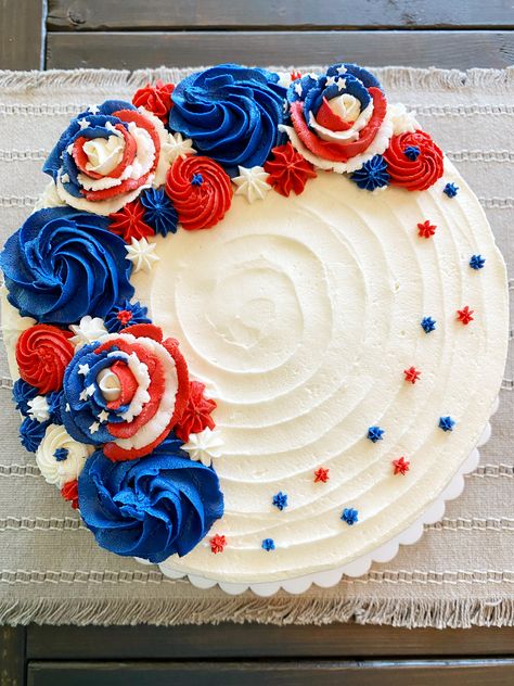 Veterans Cake Ideas, 4th Of July Sheet Cake Decorating, Red White Blue Birthday Cake, Patriotic Cakes Ideas, Veterans Day Cake, Labor Day Cake Ideas, Patriotic Cake Ideas, Patriotic Cake Decorating, Creative Deserts