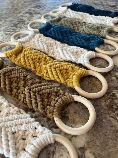 Macrame Towel Hanger, Crochet Towel Ring, Kitchen Towel Hanger, Towel Holder Kitchen, Art Macramé, Tutorial Macramé, Macrame Knots Pattern, Hanger Holder, Crochet Towel