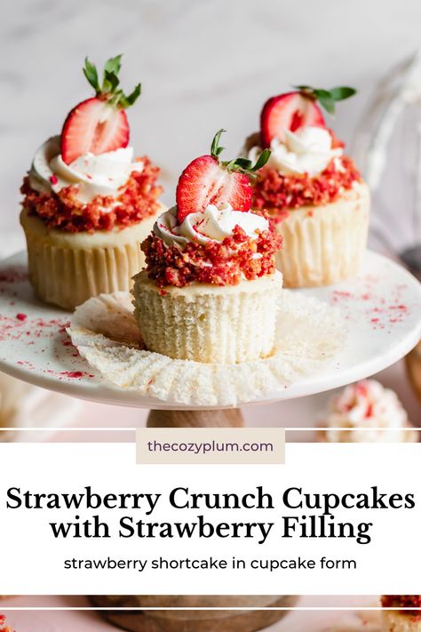 Strawberry crunch cupcakes with strawberry filling on a marble cake stand Strawberry Crumble Topping, Strawberry Crunch Cupcakes, Strawberry Crunch Topping, Homemade Cupcake Recipes, Crunch Topping, Strawberry Crunch Cake, Delicious Cupcakes Recipes, Strawberry Crumble, Strawberry Shortcake Cupcake