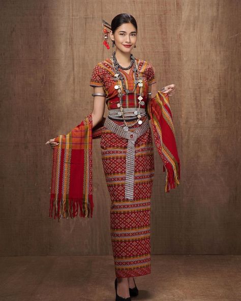 Bisaya Traditional Clothes, Myanmar Chin Traditional Dress, Chin Traditional Dress Design, Chin Dress Myanmar, Amy Adams Hair, Traditional Photoshoot, Philippines Outfit, Burmese Dress, Filipiniana Dress