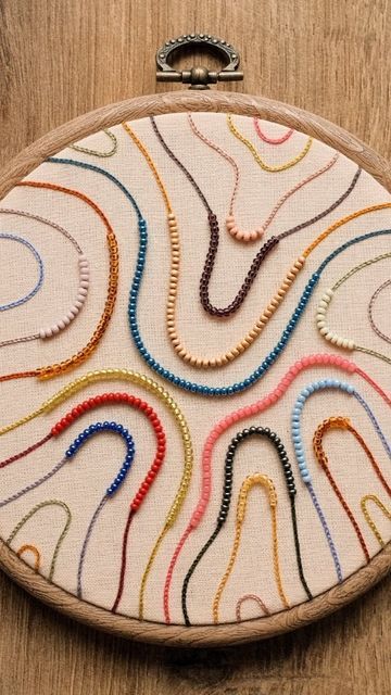 Beading Fabric Embroidery, Embroidery Beading Patterns, How To Sew On Beads, Embroidery With Beads Ideas, Bead Embroidery Ideas, Beading On Fabric, Glitter Embroidery, Embroidery On Canvas, Embroidery Pearls