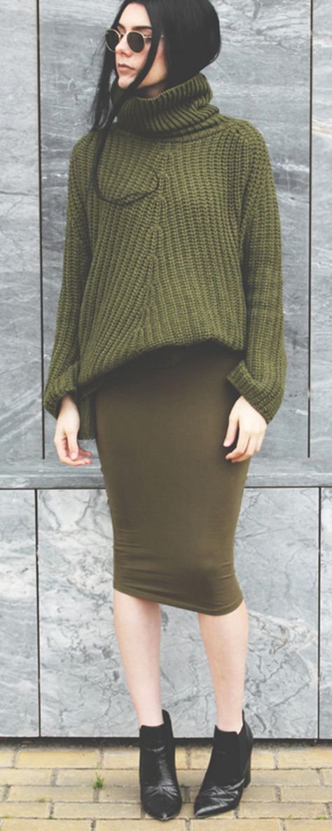 Olive Green Knit Sweater, Green Turtleneck Sweater, Knit Sweater Outfit, Green Turtleneck, Capsule Wardrobe Outfits, Sweater Outfit, Turtleneck Long Sleeve, Wardrobe Outfits, Women Sweaters