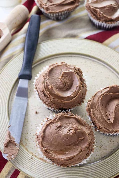 The perfect chocolate cupcakes for an air fryer. The chocolate buttercream is a delicious topping for these moist and tender cupcakes. Air Fryer Recipes Dessert, Best Chocolate Cupcakes, Molten Chocolate Lava Cake, Airfryer Recipes, Molten Chocolate, Air Fry Recipes, Fry Recipes, How To Make Cupcakes, Chocolate Lava Cake