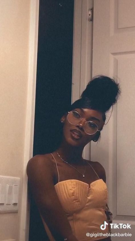 Dark Skin Girls Pretty, Black Barbie Aesthetic, Baddie Black, Dark Skin Beauty, Black Barbie, Dark Skin Women, Baddie Hairstyles, Grunge Hair, Brown Skin