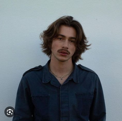 Mens 90s Hairstyles, 70s Mens Hair, Straight Hair With Highlights, Indie Haircut, Luca Apple, Shoulder Length Hair Men, 70s Shag, Queer Hair, Straight Hair Highlights