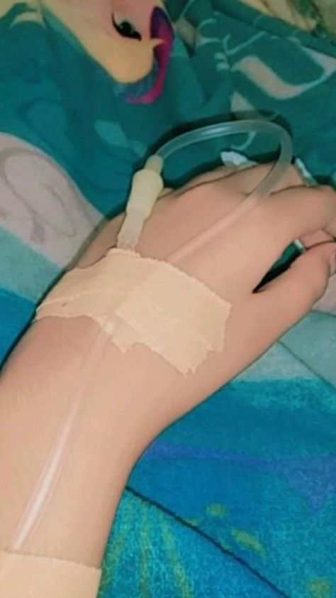 Drip Hands Hospital Snapchat, Drip Pictures In Hospital, Eid Photoshoot Ideas, Hospital Admit Hand Pics, Bff Hands Aesthetic, Audio Tape, Cute Selfies Poses, Fotografi Potret, Girls Dpz