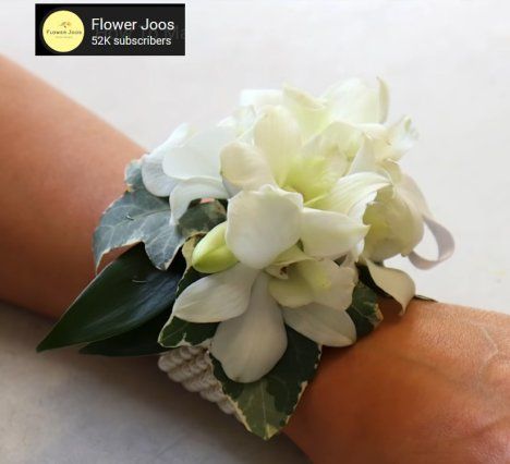 Diy Corsage Wristlet, Make A Wrist Corsage, Corsage Tutorial, Diy Wrist Corsage, Corsage White, Bracelet Corsage, Wrist Corsage Bracelet, White Corsage, Diy Boutonniere