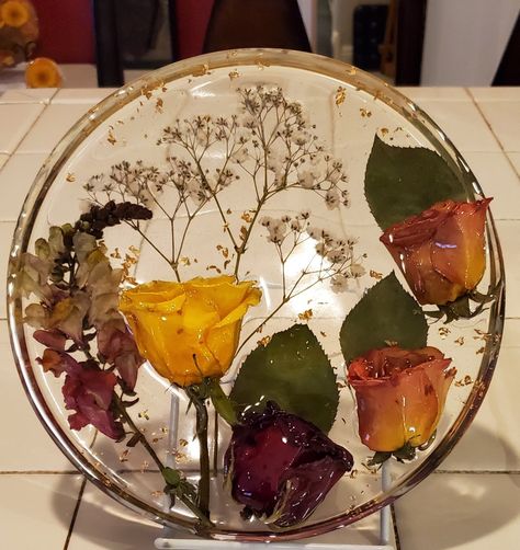 Resin Art Ideas Dried Flowers, Rose Resin Art, Rose Preserved In Resin, Roses In Resin, Rose In Resin, Diy Resin Gifts, Press Flowers, Resin Gifts, Epoxy Projects