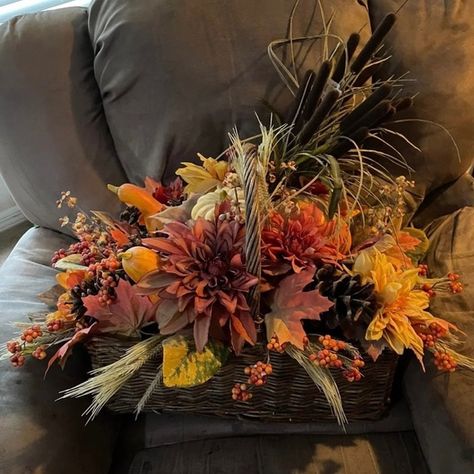 Fall Floral Basket, Autumn Arrangements Floral Design, Coffee Table Floral Arrangements, Dry Flower Arrangements Ideas, Small Silk Flower Arrangements, Fall Flower Arrangements For Church, Fall Flower Arrangements Centerpieces, November Home Decor, Fall Arrangements Floral Design