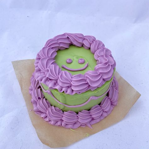 Purple And Green Birthday Cake, Green Birthday Cakes, Modern Birthday Cakes, Purple Cakes Birthday, Green Cake, Purple Cakes, Purple Birthday, Dinosaur Cake, 17th Birthday