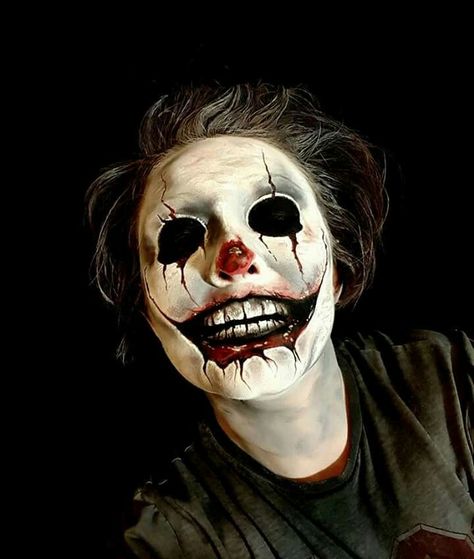 Face Paint For Men Halloween, Cool Halloween Face Paint Ideas, Scary Clown Makeup Ideas Men, Clown Makeup Halloween Men, Halloween Makeup Scary Horrifying, Clown Scary Makeup, Clown Face Painting Ideas, Men Makeup Halloween, Halloween Man Makeup