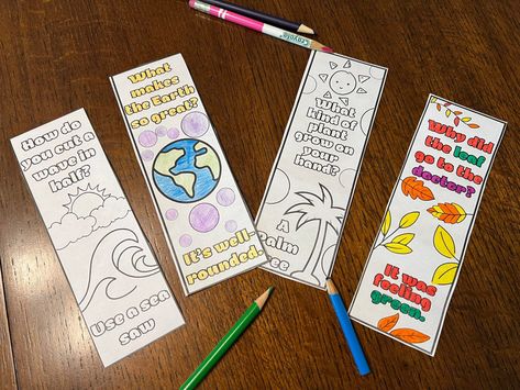 FREE Earth Day Bookmarks for Kids Earth Day Bookmarks, Quilled Tree, Bookmarks For Kids, 2nd Grade Activities, Kindergarten Math Games, Bookmark Ideas, Bookmark Printing, Reuse And Recycle, Coloring Bookmarks