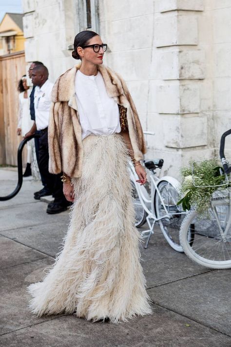 Jenna Lyons at Solange Knowles Wedding, ostrich feather skirt Solange Knowles Wedding, White Feather Skirt, Feather Dresses, Jenna Lyons Style, Street Couture, Jenna Lyons, Luxe Boho, Wedding Fur, Slay Queen