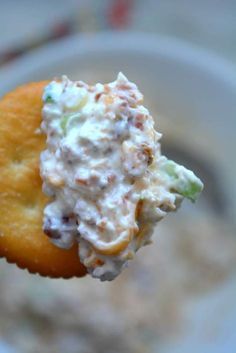 Million dollar cream cheese and garlic dip Easy To Make Appetizers, Garlic Dip, Snack Dip, Cheese Balls, Finger Food Appetizers, Football Food, Yummy Dips, Party Food Appetizers, It Goes On