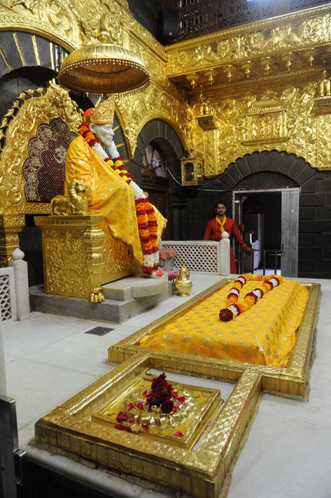 Hindu Cosmos, Shirdi Sai Baba, Sai Baba, Cosmos, Statue, India, Gold