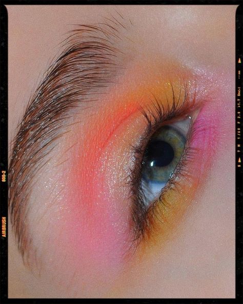 Picture Edited by AirBrush AppBeautiful shade to inspire you for springmakeup makeuplooks springmakeup fashion eyeshadow inspiration beautiful photoeditor filter airbrush retouch Pink Orange And Yellow Eyeshadow, Spring Makeup Green Eyes, Colourful Make Up Looks, Colourfull Makeup Looks, Spring Makeup Aesthetic, Colorful Minimal Eye Makeup, Cute Spring Makeup Looks, Spring Inspired Makeup, Colorful Eyeshadow Makeup