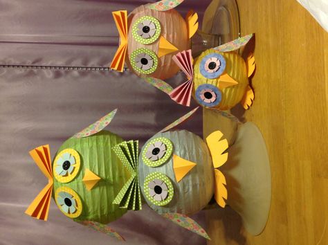 Made from paper lanterns. Paper Lantern Owl, Owl Lantern, Lantern Crafts, Owl Theme Classroom, Flower Crafts Kids, Owl Classroom, Lantern Craft, Creative Kids Crafts, Lantern Ideas