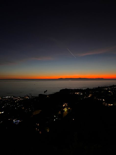 Laguna Beach California Aesthetic, California Aesthetic Night, City Night View Aesthetic, Laguna Beach Aesthetic, Beach Sunset Aesthetic, Capitola Beach, Aesthetic Traveling, Aesthetic California, California Nature