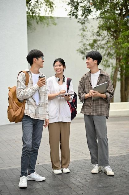 A group of happy asian students enjoy ta... | Premium Photo #Freepik #photo #student-group #happy-group #group-friends #happy-friends Group People Reference, Asian People Reference, Group Friends Photos, Student Photoshoot, Friends Standing Together, Watercolour Figures, Collage Student, It's Okay That's Love, Figure Drawing Practice