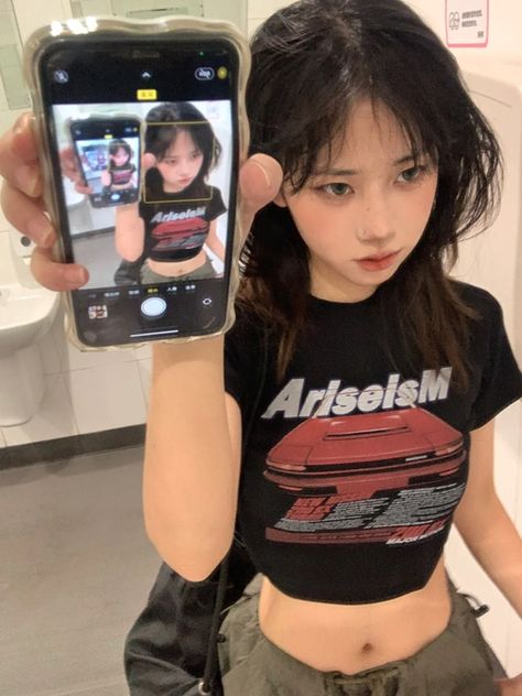 사진 촬영 포즈, Self Portrait Poses, Selfie Poses Instagram, Solo Pics, Hair Tutorials For Medium Hair, Selfie Ideas Instagram, Uzzlang Girl, Aesthetic Photography Grunge, Face Photo