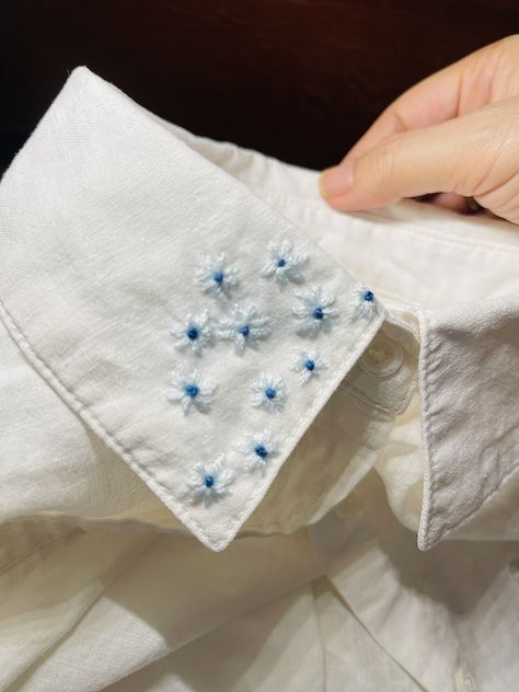 Renew your shirt with bluish daisy
Hand embroidery Embroidery Patterns Shirts, Light Blue Embroidery, Blue Embroidery, Shirt Pattern, Embroidery Patterns, Hand Embroidery, Daisy, Light Blue, Embroidery