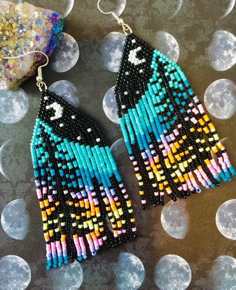 Tie Dye Beaded Earrings, Folk Art Beaded Earrings, Beaded Mountain Earrings, Beaded Jewelry Patterns Earrings, Beaded Dreamcatcher Earrings, Landscape Beaded Earrings, Seed Bead Earrings Patterns, Beaded Earring Patterns, Fringe Earrings Diy