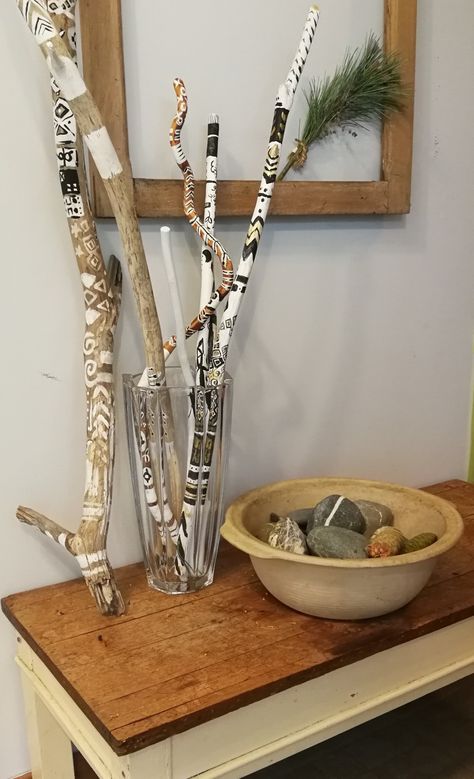 Painted Sticks Diy, Painted Driftwood, Dream Catcher Art, Stick Art, Driftwood Decor, Ottawa Canada, Fabulous Diy, Driftwood Crafts, African Decor