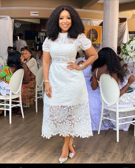 White Ankara Dress African Style, Cord Lace Short Gown Styles, White Lace Outfits, White Lace Styles, Lace Styles For Ladies, Cord Lace Gown Styles, Lace Short Gown Styles, Cord Lace Styles, White Lace Outfit