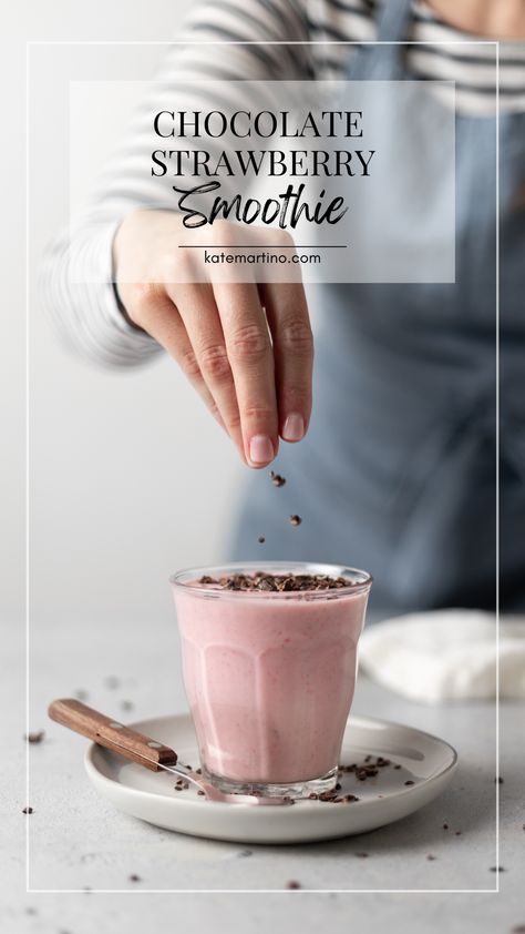 Strawberry Protein Shake, Strawberry Protein Smoothie, Fruit Smoothie Recipe, Chocolate Strawberry Smoothie, Healthy Smoothie Recipe, Easy Healthy Snack, Post Workout Shake, Strawberry Protein, Covered Strawberry