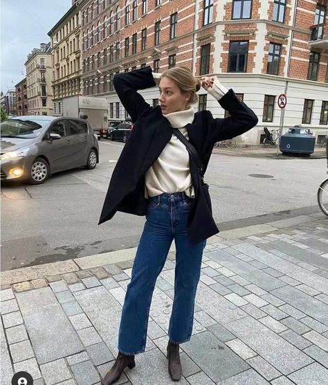 Cecilie Moosgaard, Women In The Workplace, Professional Women, 가을 패션, Outfit Inspo Fall, Outfit Goals, Winter Style, Well Dressed, Parisian Style