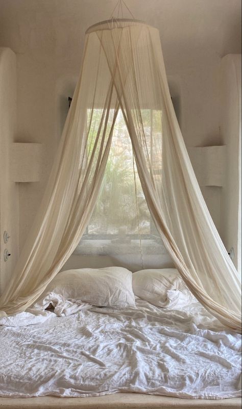 Baldahini Bed, Bed Drapes Canopy, Round Bed Canopy, Canopy Over Bed, Bed Drapes, Canopy Bed Diy, Wabi Sabi Decor, Round Beds, Parisian Apartment