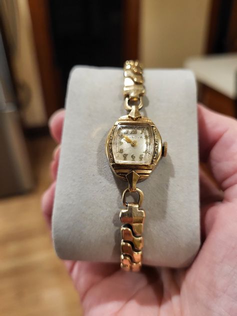 Beautiful raised glass on this 1940s ladies Bulova manual wind up watch. It ran for 12 hours kept time close to a minute off. Please see photos  the crystal is scratched and worn. The face has some discolor or dark dots under a loop. The case has a few tiny creases,tiny dents. No chips on the crystal. The serial number is 0050918. The back of the watch is stainless. The band is marked 120th 10k gold filled. Not the watch. Only the band. The band is stonewall.  Please note vintage watches can sto Maximalist Jewelry, Vintage Bulova Watches, Bulova Watches Women, Vintage Jewelry Antique, Antique Costume Jewelry, Bulova Watches, Vintage Watches Women, Watch Jewelry, Old Watches