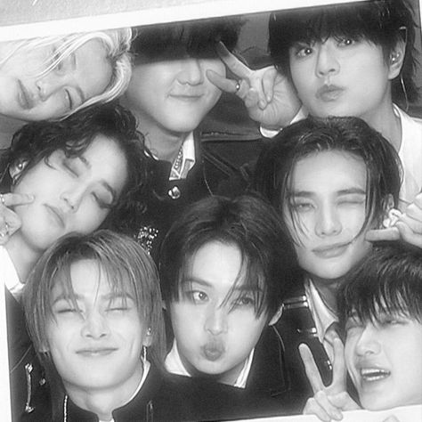 Skz Group Photo Black And White, Skz Widgets Black, Skz Grey Aesthetic, Skz Aesthetic Ot8, Skz Black And White Aesthetic, Straykids Black And White, Stray Kids Ipad Wallpaper, Stray Kids Widget, Widgets Black And White