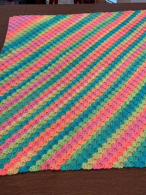 Red Heart Retro Stripe Crochet, Afgans Crochet, Crochet Retro, Crochet C2c Pattern, Heart Retro, Striped Crochet Blanket, Stripe Crochet, Mitered Square, Crochet Rugs