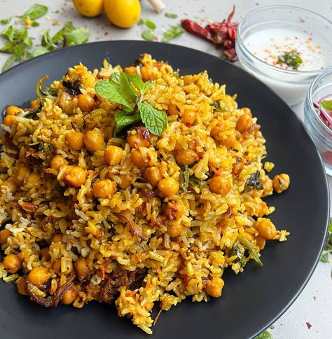 Brown Rice Chickpea Biryani Chickpea Biryani, Chickpea And Rice Recipe, Chickpea And Rice, Grits Recipes, Rice Burrito, Chickpea Rice, Rice Curry, Mediterranean Chickpea, Ayurveda Recipes