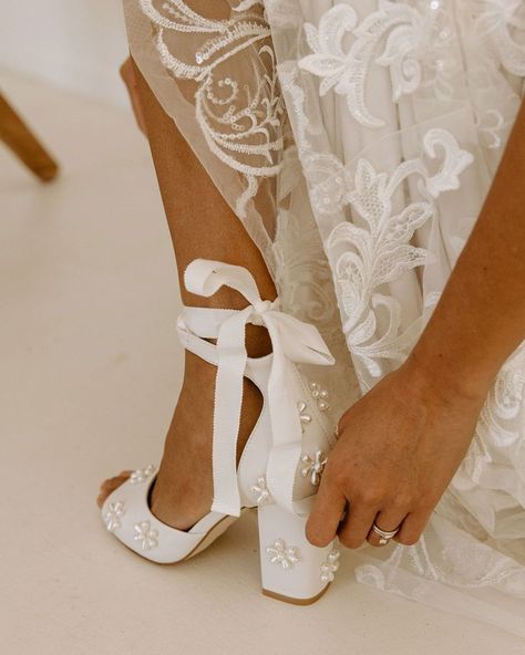 White Wedding Sandals, Wedge Sandals Wedding, White Sandals Wedding, White Block Heel Sandals, White Gladiator Sandals, Flat Sandals Wedding, Pearl Wedding Shoes, White Wedding Shoes, White Sandals Heels