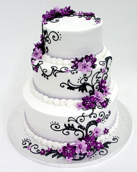 Possible cake idea. Black And Purple Wedding Cake Ideas, Purple Flower Wedding Cake, Wedding Cake With Purple Flowers, Black And Purple Wedding Cake, Quince Cake Ideas, Super Torte, Purple Wedding Cake, Extravagant Wedding Cakes, Purple Wedding Cakes