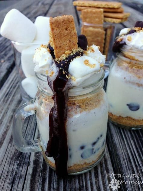 Jar Dessert Recipes, Fudge Marshmallow, Jar Snacks, Mason Jar Desserts Recipes, Marshmallow Ice Cream, Ohio Food, Hot Fudge Topping, Hot Fudge Sundae, Fudge Sundae