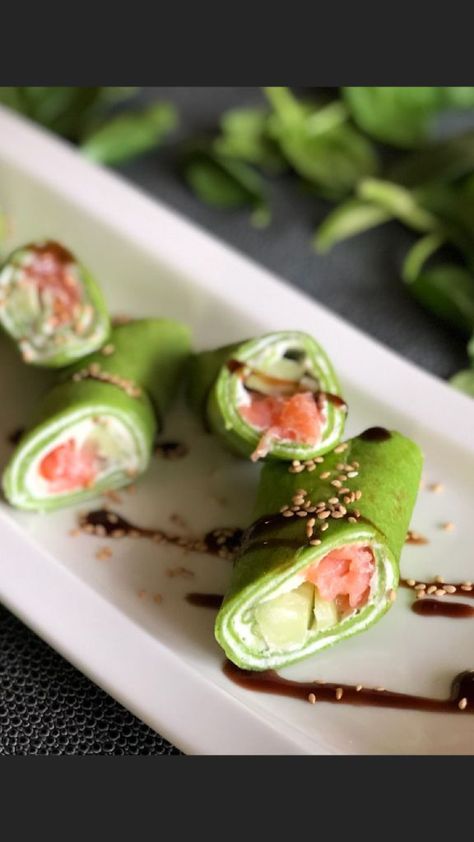 Crepes Ideas, Fine Dining Appetizers, Spinach Crepes, Salmon Crepes, Nice Restaurants, Salmon Appetizer, Salmon Roll, Salmon Spinach, Content Plan