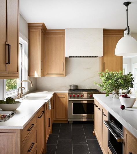 From bad layouts to poor storage, here are seven common issues pros address in their clients’ remodels Kitchen With Black Floor, Black Tile Kitchen Floor, Black Tile Kitchen, Kitchen Oak Cabinets, Natural Kitchen Cabinets, Tile Floor Kitchen, Black Tiles Kitchen, White Oak Kitchen Cabinets, Warm Wood Tones