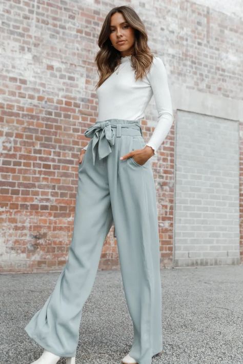 Spring Business Casual Outfits, Costume Vert, Spring Business Casual, Chic Business Casual, Style Pant, Business Casual Outfits For Work, Traje Casual, Elegante Casual, Dresses By Length