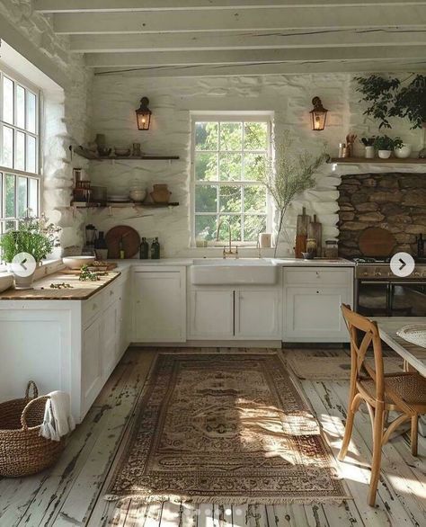 Southern Home Interior, Cottage Interior, Casa Vintage, Farmhouse Kitchen Design, Rustic Farmhouse Kitchen, Cottage Kitchens, Boho Interiors, Farmhouse Interior, Wall Finishes