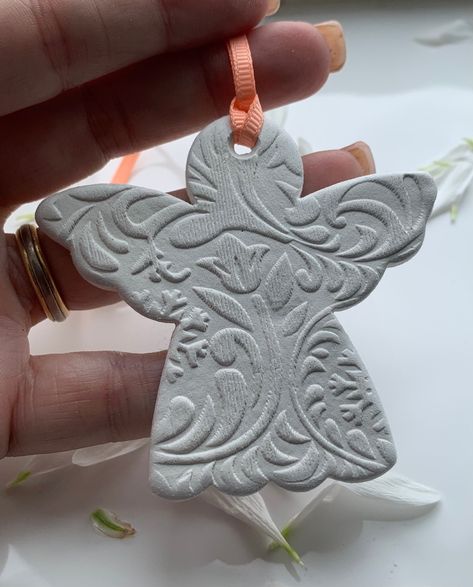 Hand Made Angel Ornaments, Angel Tree Decorations, Ceramic Angel Ornament, Air Dried Clay Ornaments, Air Dry Clay Nativity Scene, Christmas Airdry Clay Crafts, Clay Ornaments Diy Christmas Decorations, Oven Bake Clay Ornaments, Stamped Clay Ornaments