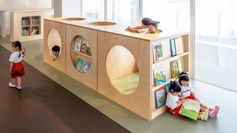 KIKUMOTO Preschool Children Library Design, Elementary School Projects, Children Library, Furniture School, Indoor Playroom, Kindergarten Interior, Childrens Library, Kids Studio, Kids Library