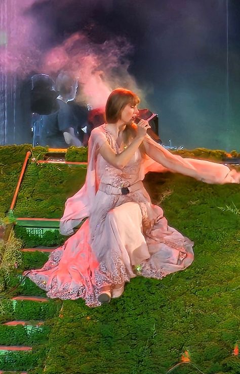 Taylor swift folklore aesthetic Taylor Swift Enchanted, Enchanted Dress, Taylor Swift Drawing, Eid Outfit, Mad Women, Taylor Smith, Dress Aesthetic, Swift Photo, Long Live Taylor Swift