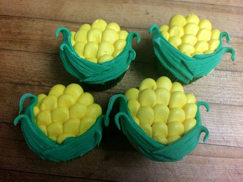 Corn on the Cob Cupcakes                                                                                                                                                      More Ffa Desserts, Corn Birthday Party, Corn On The Cob Cake, Ffa Cupcakes Ideas, Corn Shaped Cake, Ffa Cupcakes, Corn On The Cob Cupcakes, Farm Cupcakes, 4-h Cupcakes