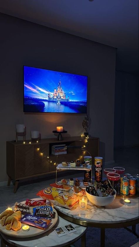 Tv At Night Aesthetic, Movie Night Aesthetic At Home, Film Night At Home, Home Movie Date Aesthetic, Movie Night Set Up Living Rooms, Movie Night Set Up, Family Movie Night Ideas Living Rooms, Couch Movie Night, Home With Boyfriend