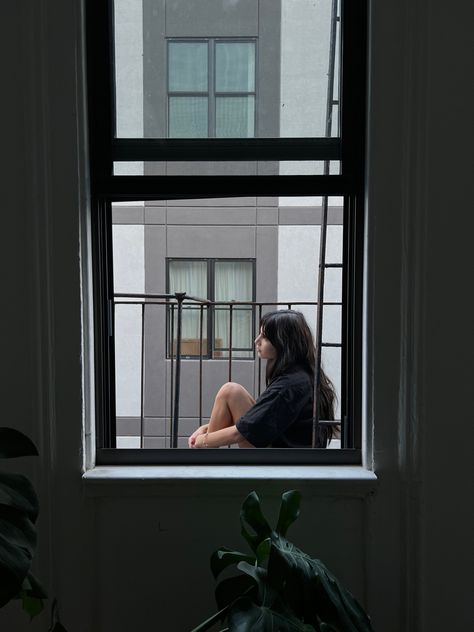 Fire Escape Photoshoot, Nyc Fire Escape Aesthetic, Fire Escape Aesthetic, Escaping Aesthetic, Nyc Fire Escape, New York Apartment Aesthetic, Girls Rockstar, Nyc Photoshoot, Nyc Spring