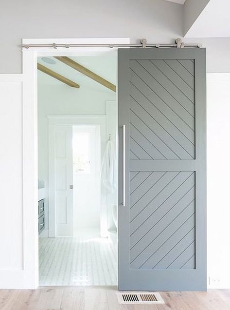 Farmhouse Trends, Black Interior Doors, Barn Style Doors, Gorgeous Doors, Modern Barn Door, Entryway Mudroom, Door Interior, Modern Barn, Interior Barn Doors